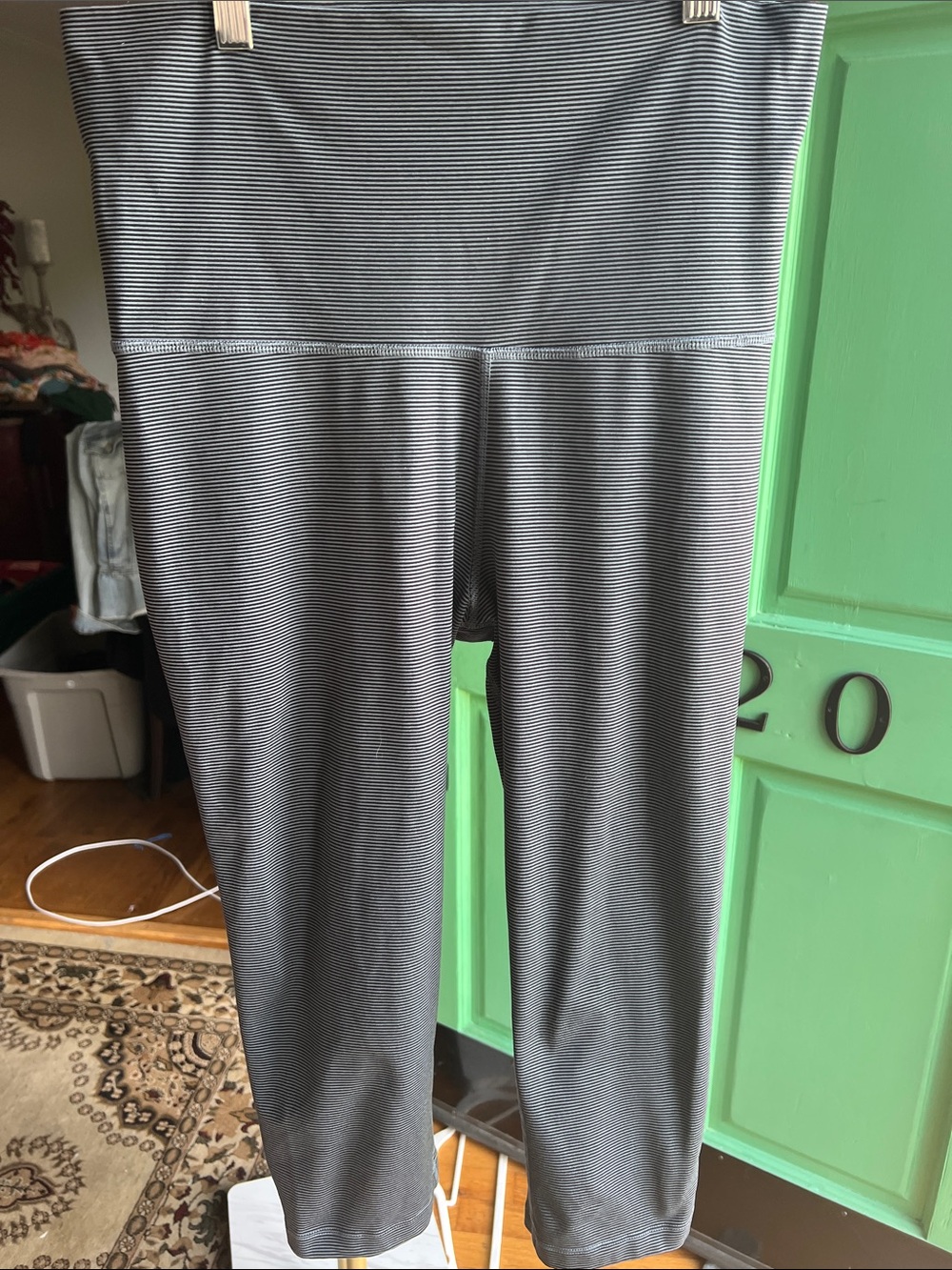 Nike Gray & Black dri-fit cropped Leggings size Medium NEW